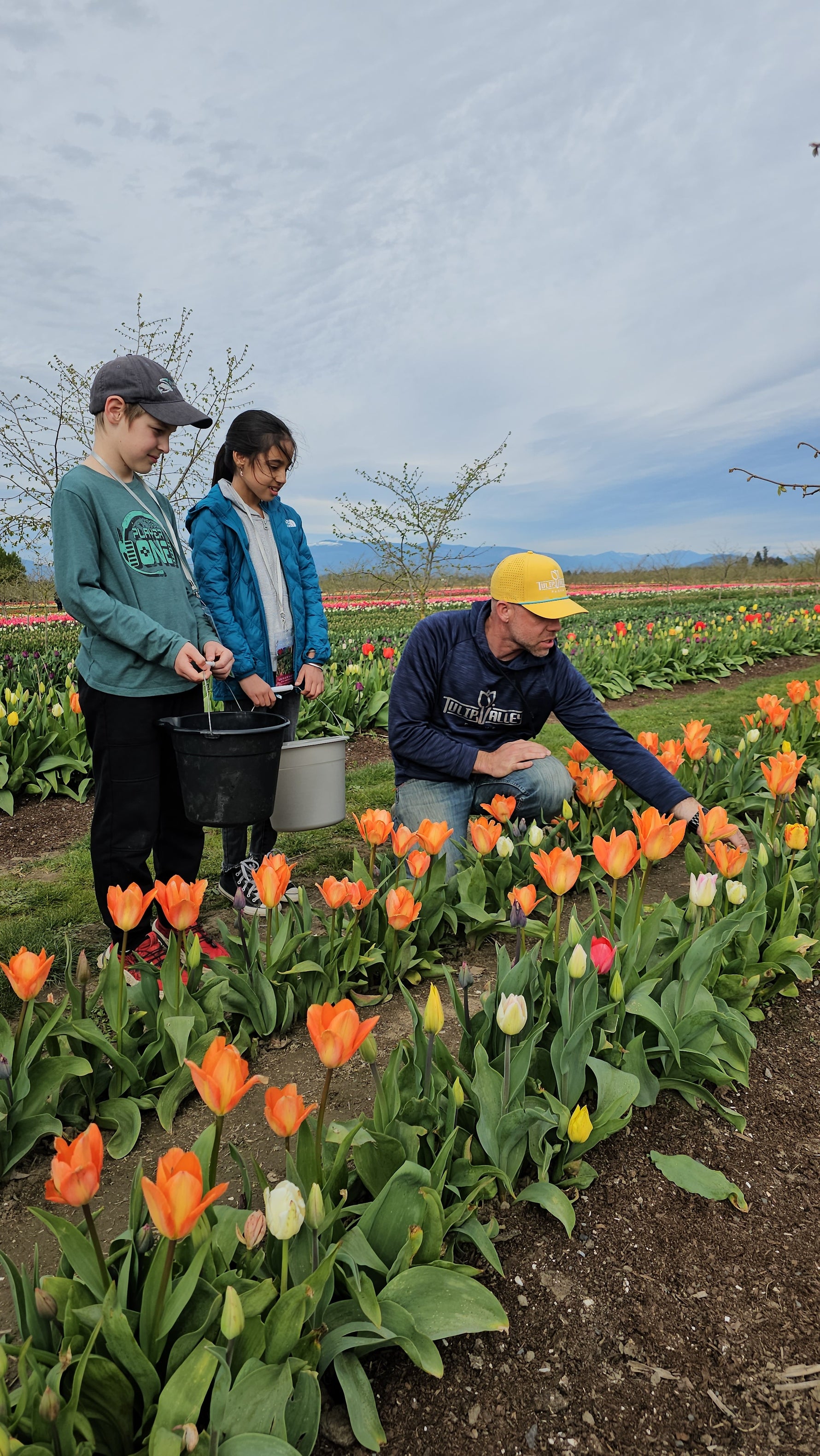 Farmer Andrew teaching kids about tulips in the U-Pick tulip fields at Tulip Valley Farms